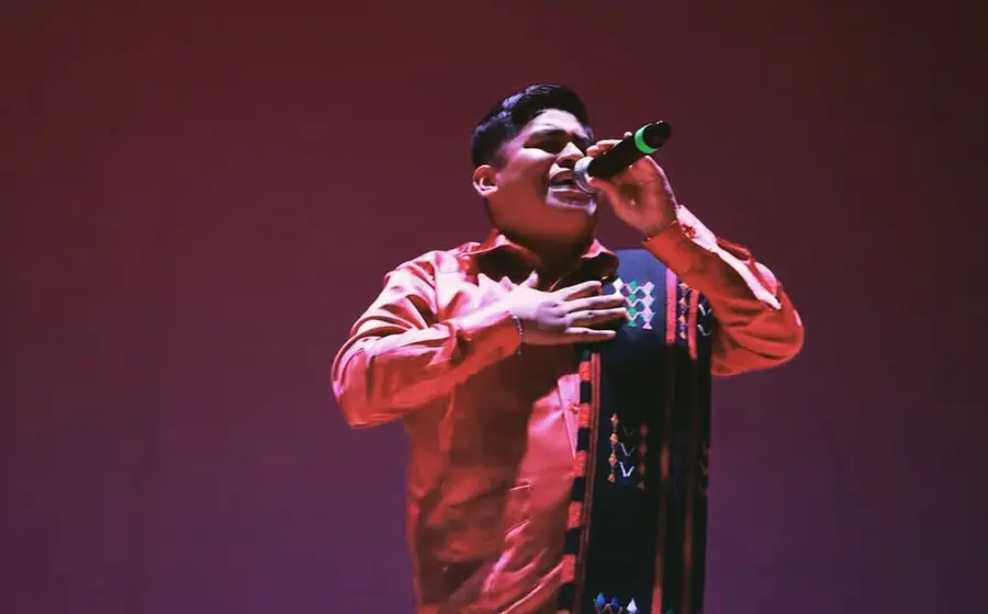 Carlos CGH lleva la música en lengua materna para hablar de sus costumbres.
