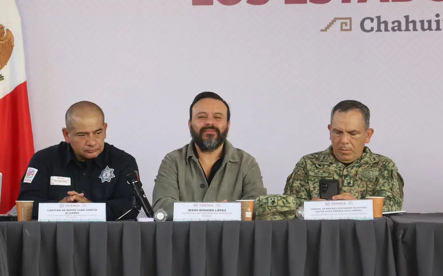 El secretario de Gobierno (al centro) subrayó que sería extremo fingir la muerte de una persona para que pueda escapar.