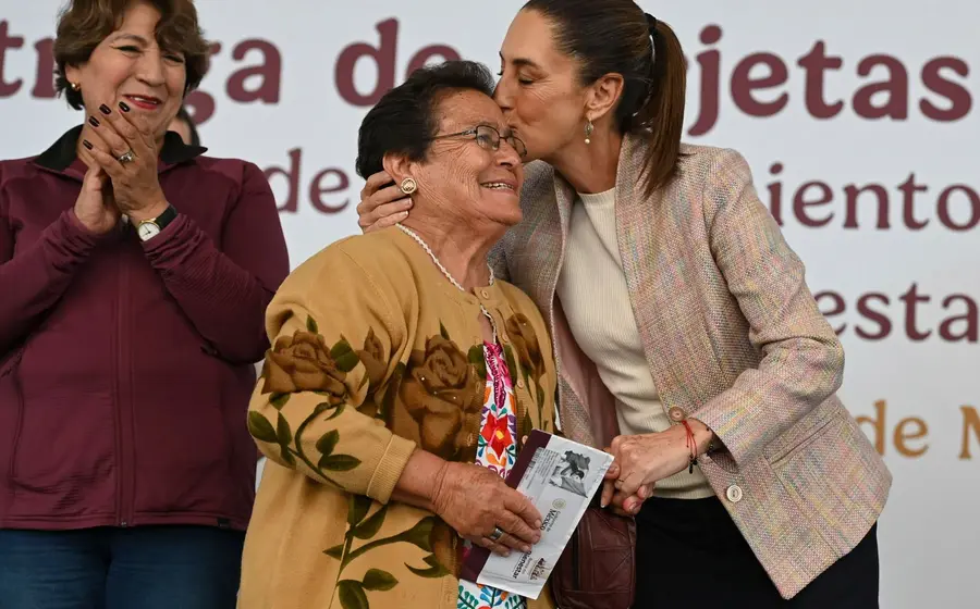 La Presidenta de México, Claudia Sheinbaum Pardo, reiteró su apoyo y respal- do a las y los mexicanos  que viven en Estados Unidos y recordó que son los  mejores trabajadores del mundo.