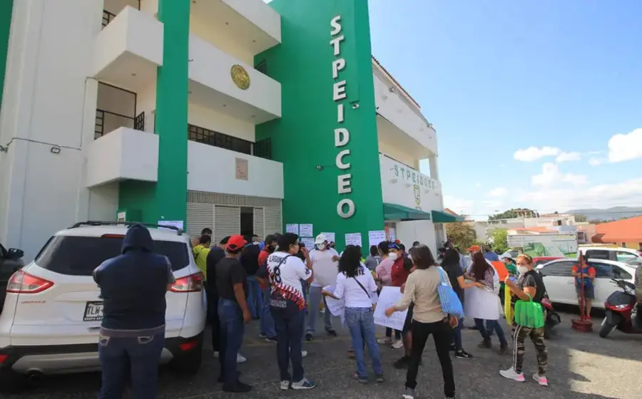 tribunales-sobreseen-juicios-amparos-burócratas-despedidos.JPG.jpg