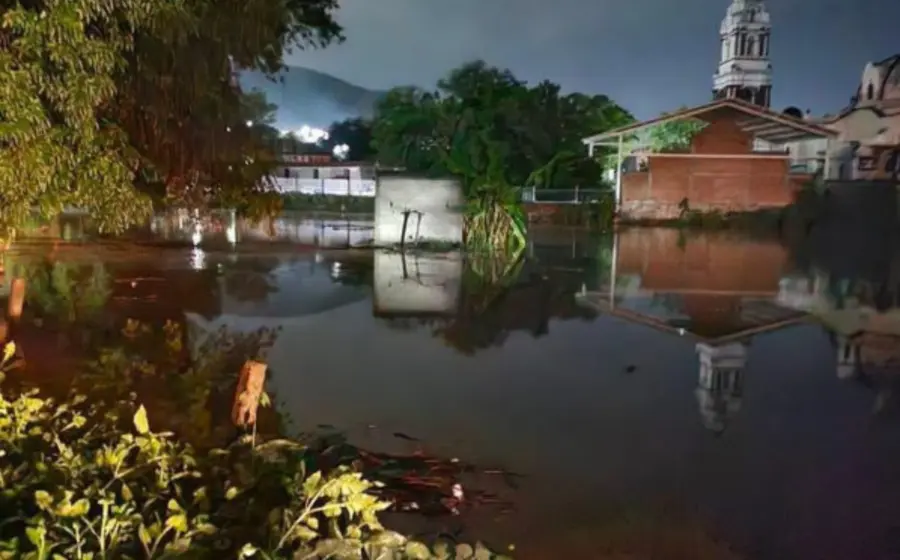 Lluvias-Oaxaca-desborda-río-Mixteco-1