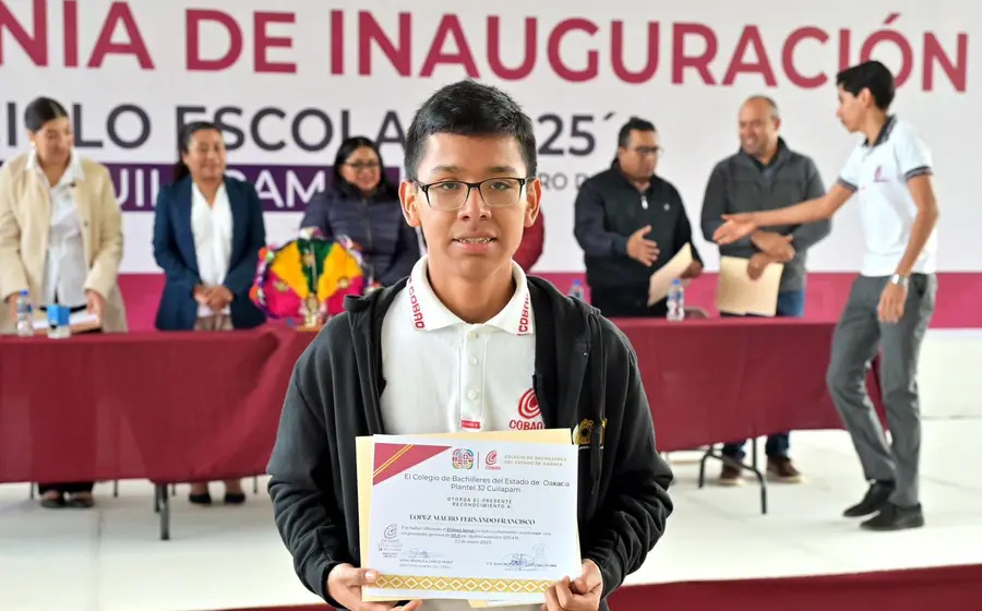 alumno-Cobao-beca-completa-ITESM.jpg 