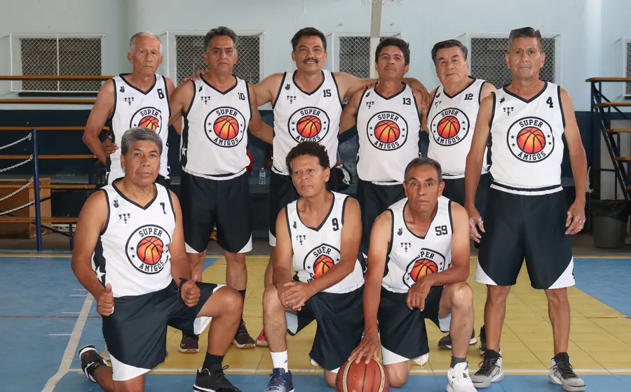 Súper Amigos acaricia el bicampeonato.