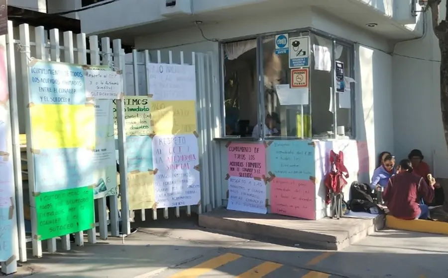 La protesta se realizó en el plantel 145 Huajuapan.