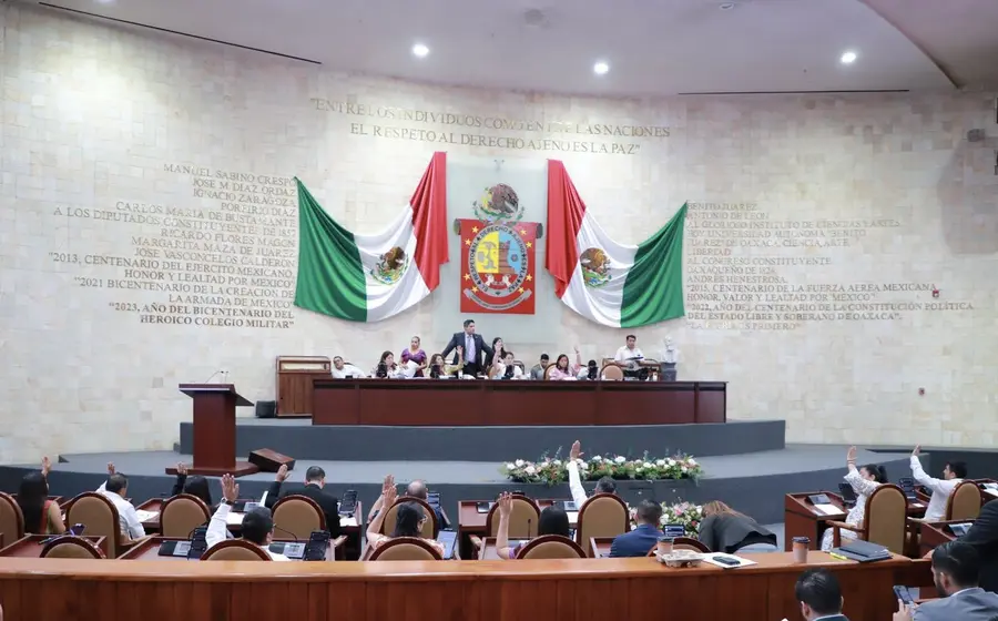Con respecto al Nepotismo Electoral, destacan que con este cambio constitucional a nivel federal se garantizará la renovación política.