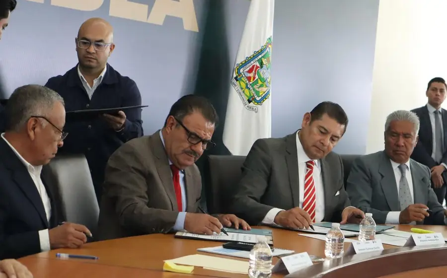 Armando Contreras se  pronunció a  favor de construir un Puebla “libre de analfabetismo”