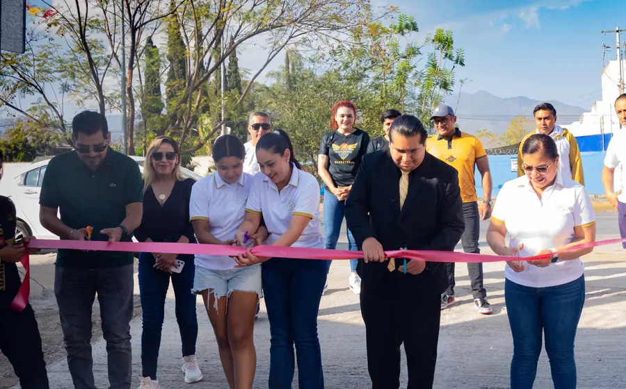 Con el corte de listón se realizó la apertura del Complejo Deportivo San Sebas.