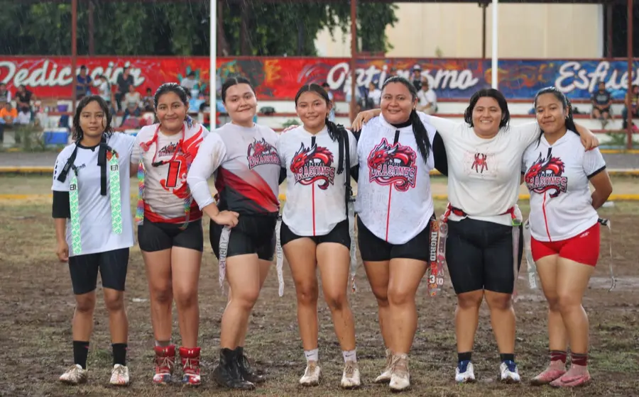 Equipo femenil Dragones de Ciudad Ixtepec participa en la nueva temporada de tocho.