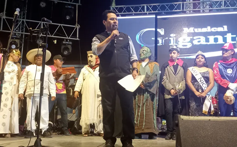 El munícipe Jorge Octavio Hernández Martínez entregó reconocimiento a los siete  barrios y clausuró el carnaval 2025.