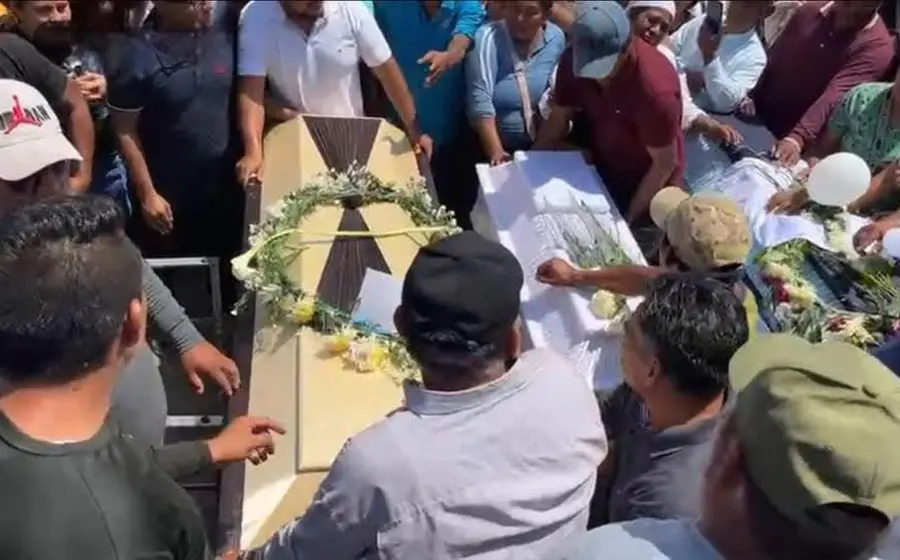 Los familiares de Vicente Pineda perdieron la vida en la carretera Mitla-Tehuantepec.