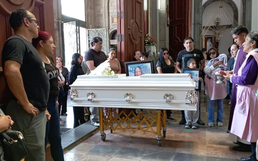 En Apizaco, Tlaxcala, se realizó ayer el sepelio de una de las victimas levantadas en la costa de Oaxaca.