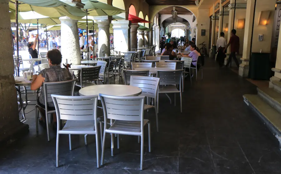 El sector restaurantero inició con el pago de contribuciones municipales.