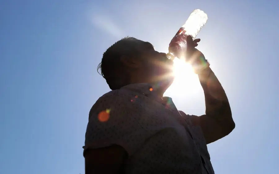 El cuerpo tiene dificultades para regular su temperatura ante esta ola de calor.