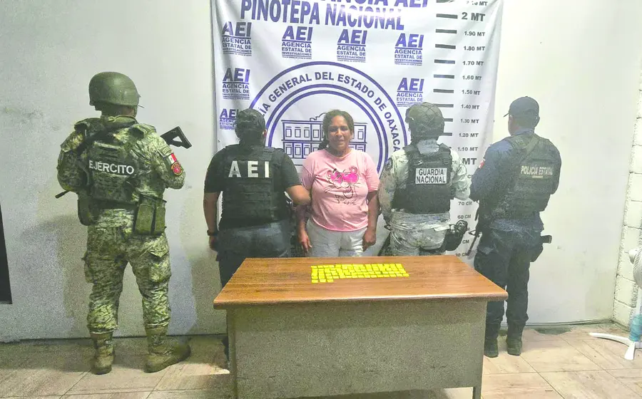 Alba M.C,, ex edil de Mártires de Tacubaya, Jamiltepec, fue detenida por la policía y llevaba droga.