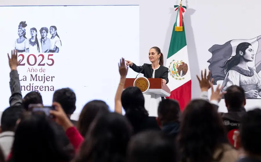 "Llegamos a este acuerdo que  realmente bene- ficia a ambas  naciones, seguir  colaborando, co- operando en dis- tintos temas y al  mismo tiempo en el marco del respeto”.  Claudia Sheinbaum Pardo, presidenta de México