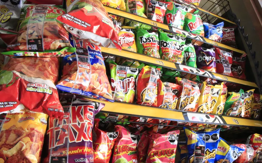 El desplazamiento de los alimentos tradicionales también ha impactado en la economía y en la producción local.