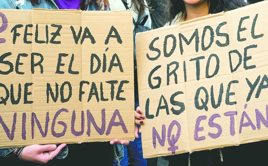 A la mujer se la ha relegado siempre a cumplir dos roles básicos: reproductora y cuidadora.