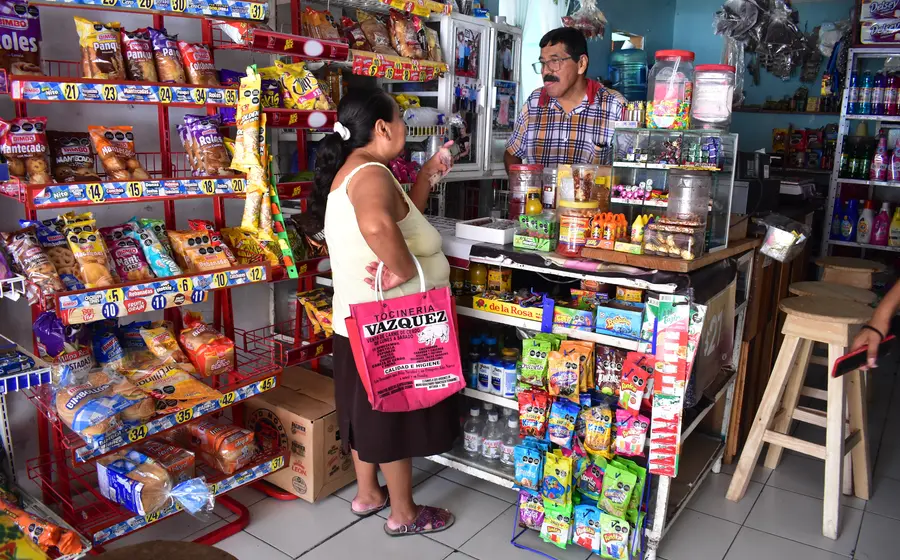 La urbanización y los procesos de  modernización han cambiado la forma en que la población accede a los alimentos.