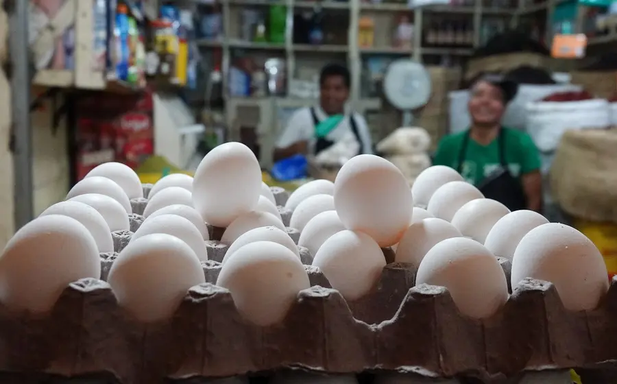 Otros productos que también presentaron aumentos significativos fueron el atún y sardina en lata, café soluble y pan  blanco, entre otros.