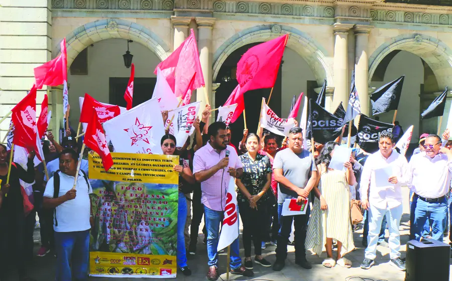 Denuncian-despojo-tierras-Costa-Oaxaca-convocan-foro.JPG 