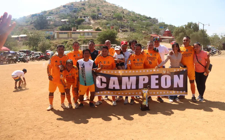 Lobos-campeón-50má-Liga-Mayo-1.JPG