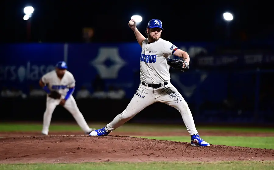 pitcher-wilmer-rios