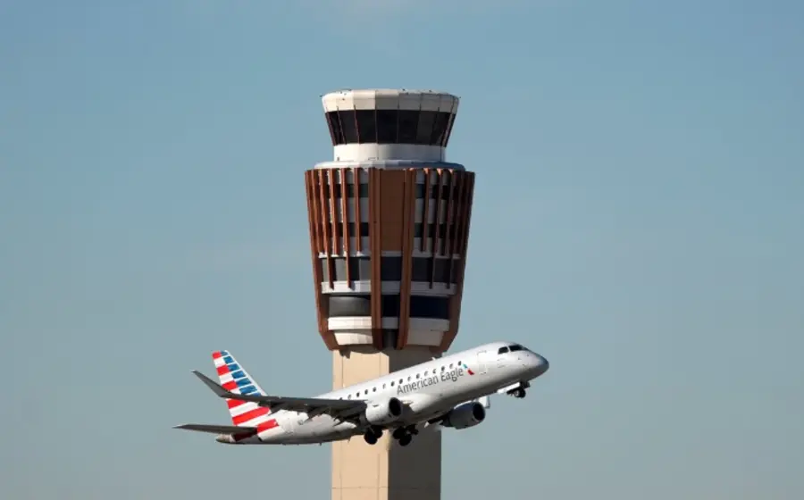 13 mil controladores aéreos y 50 mil inspectores de seguridad trabajan sin sueldo. Foto: Ap