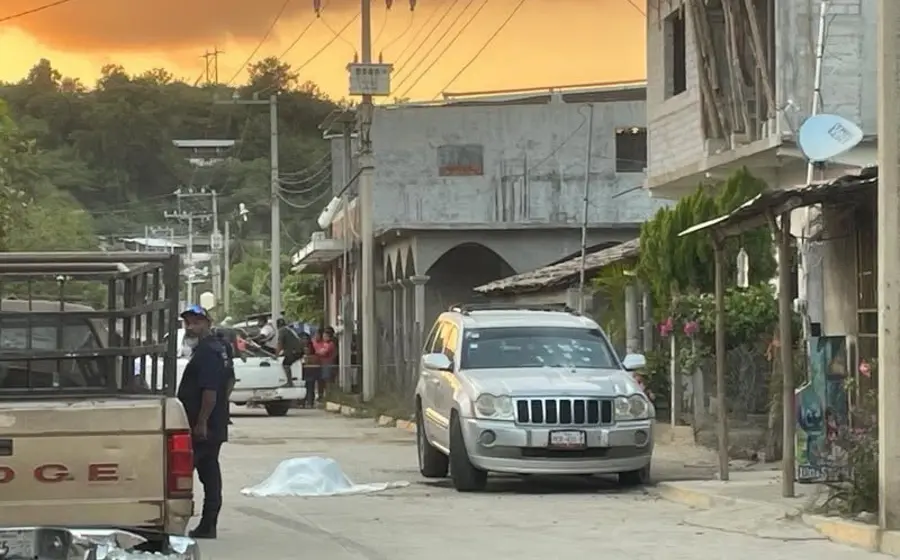 Dos personas fueron ejecutadas en un tiradero de droga disfrazado de miscelánea que operaba en el centro de Collantes, Pinotepa.