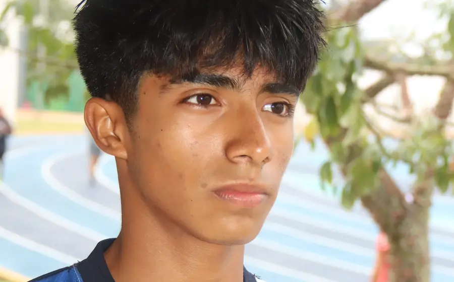 Emmert Abraham López Cavero, atleta que ya comienza a dar frutos en las pruebas de pista