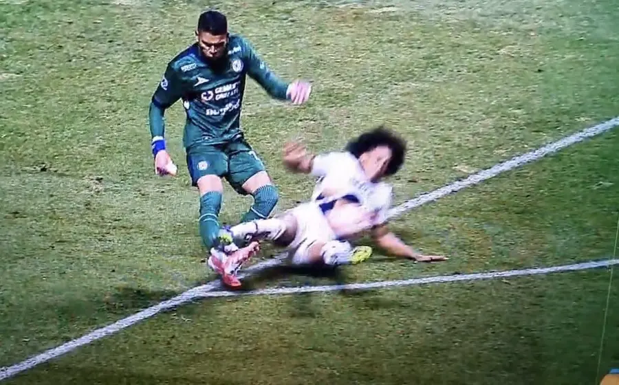 El Cruz Azul está en pie de guerra, tras la fractura de Kevin Mier por una fuerte entrada, la Máquina exige la inhabilitación de Adalberto Carrasquilla de Pumas.
