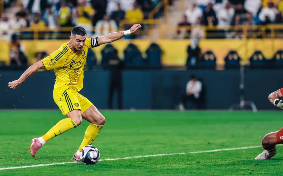 El astro portugués volvió a brillar con el Al-Nassr, anotando un doblete crucial en la victoria 2-1 contra el Al-Feiha. 