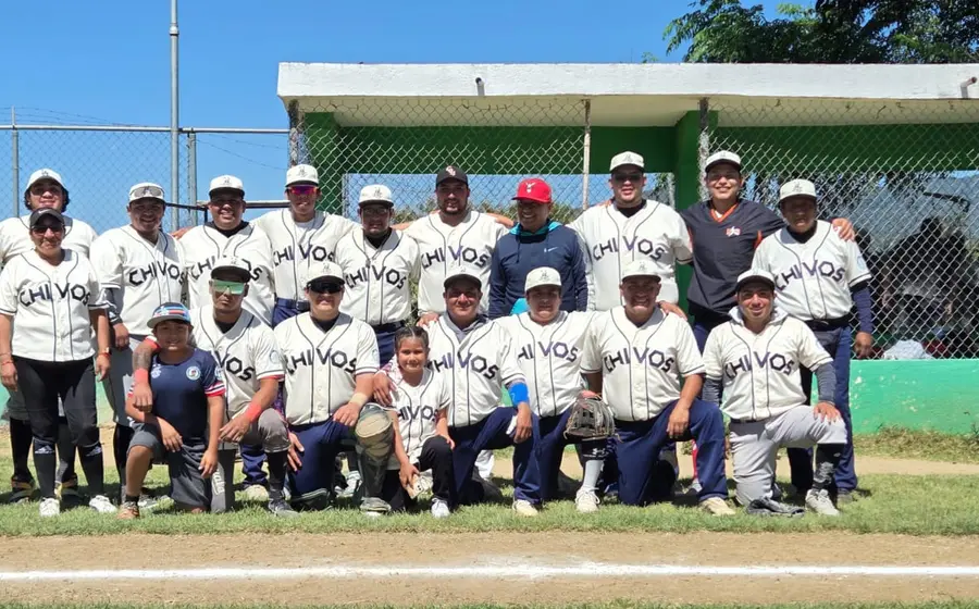 Escuela Santos está en la lucha por el pase a la Serie Final