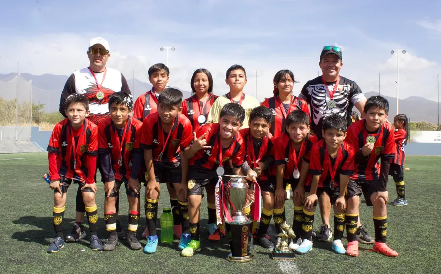 La Academia Dragones Ocotlán de la categoría sub 11 se coronó en la Copa Dragón 2025