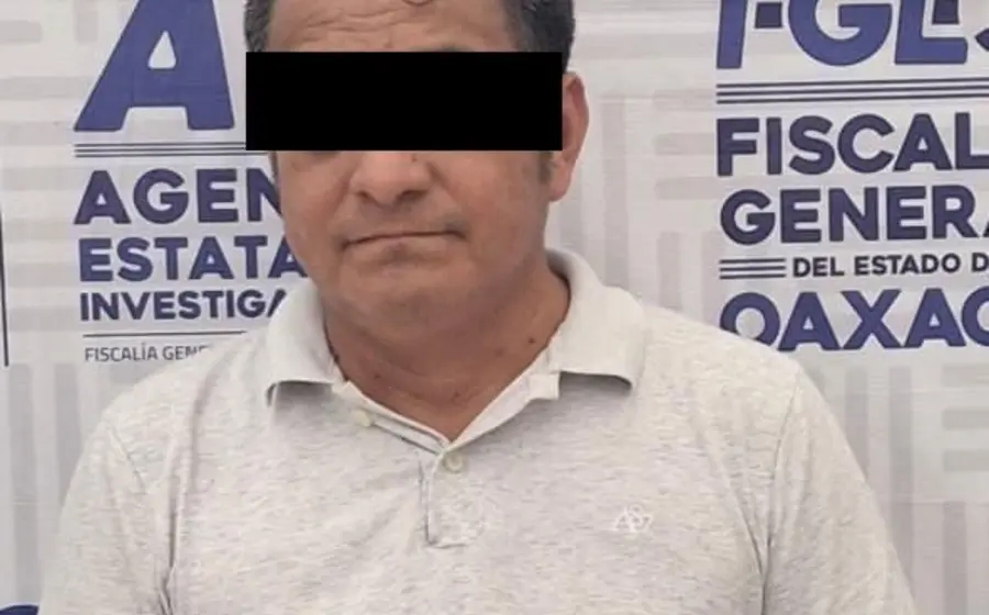 Antonio, originario de Jamiltepec, fotografiado tras ser enviado a prisión por cometer fraude al hacerse pasar por un falso abogado.