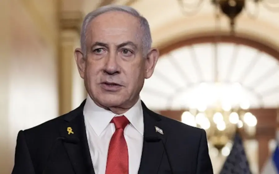 Retrato de Benjamín Netanyahu, el Primer Ministro de Israel, cuya figura y gestión se encuentran actualmente bajo escrutinio público.