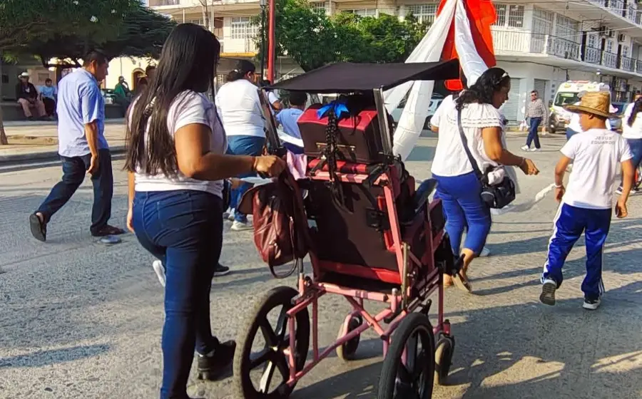 Integrantes del CAM 35, USAER 11 y USAER 66 participan en el evento conmemorativo por el Día Internacional de las Personas con Discapacidad.