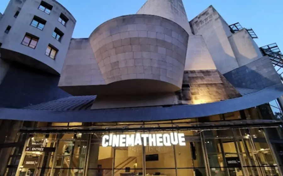 La Cinemateca Francesa en París es cerrada temporalmente al público debido a una severa infestación de chinches en sus instalaciones.
