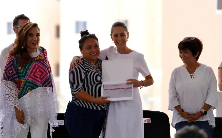 La presidenta Claudia Sheinbaum durante el evento de entrega de 225 casas y más de 700 apoyos en materia de vivienda.