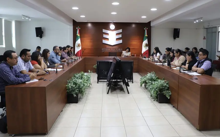 Miembros del Consejo General del IEEPCO durante la sesión donde se aprobó el anteproyecto de presupuesto para integrarlo al Ejecutivo estatal.