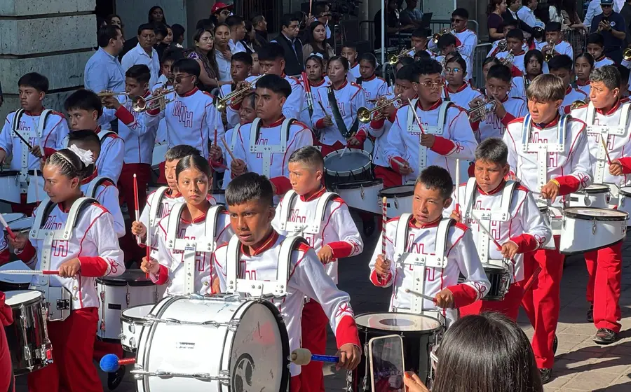 Más de 4 mil personas participan en el desfile cívico-deportivo para conmemorar el 115 Aniversario del inicio de la Revolución Mexicana.