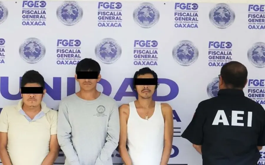 Tres presuntos integrantes de la banda del Cromo son presentados tras su detención en el Istmo de Tehuantepec por extorsión y cobro de piso.
