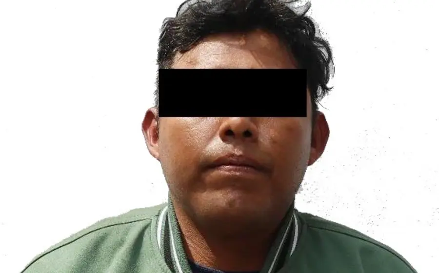 Un grupo de personas detenidas son escoltadas y presentadas ante el agente del Ministerio Público tras intentar ofrecer dinero para evitar su arresto.