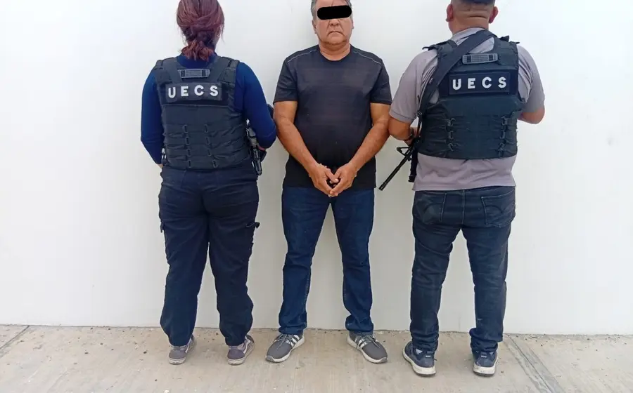 Un hombre es detenido por autoridades en Valles Centrales, señalado como presunto responsable de un secuestro por el que se exigía rescate.