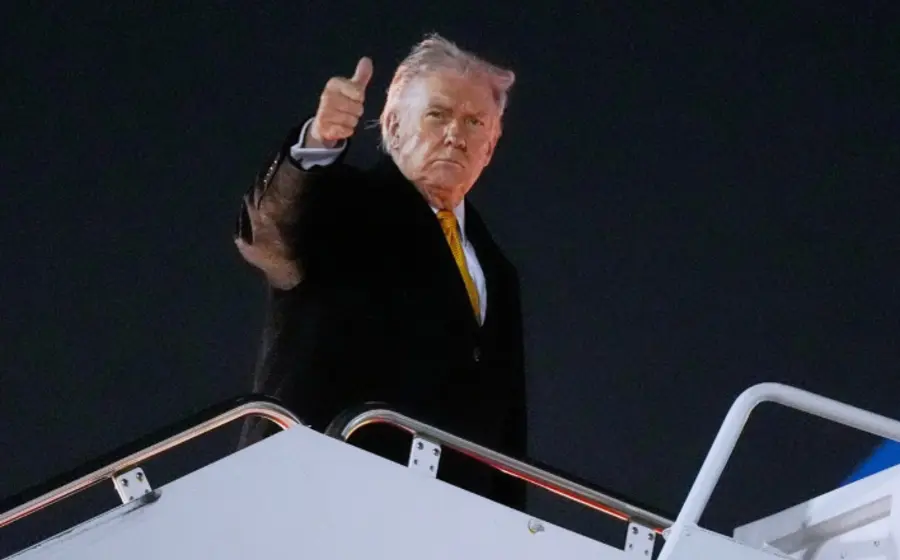 El expresidente Donald Trump, quien acusó al director de la BBC, Tim Davie, y a Deborah Turness de practicar 'periodismo corrupto'.