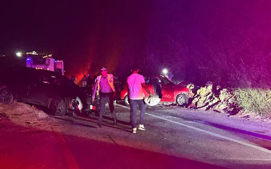 Escena del fatal accidente ocurrido en la carretera de cuota Barranca Larga–Ventanilla, donde un excomandante perdió la vida en un choque.