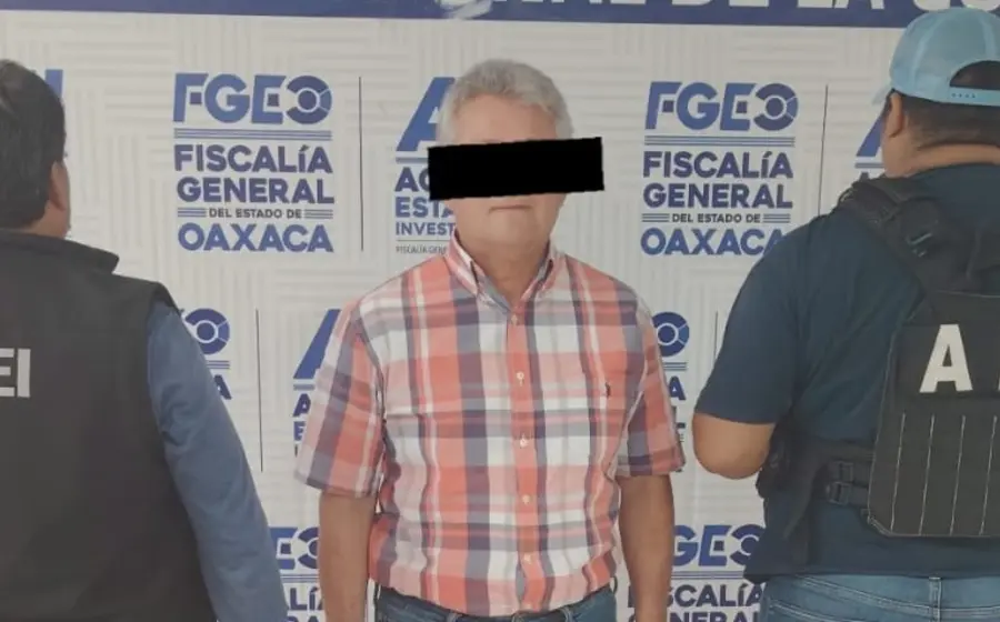 El expolicía de la CDMX, J.R.M.M., es presentado tras ser detenido en Tuxtepec, donde trabajaba como taxista, por el delito de homicidio.