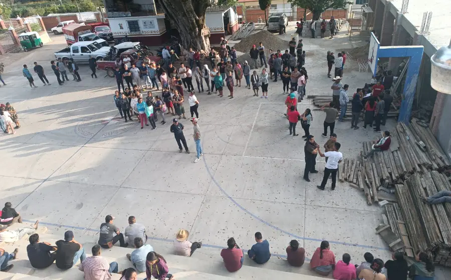Cinco personas, incluyendo dos mujeres, fueron encarceladas en San Sebastián de las Grutas por un conflicto sobre el servicio de agua potable.