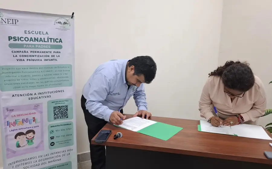 Representantes del Instituto INEIP y la Agencia de Policía de Dolores durante la firma de un histórico convenio de colaboración institucional.