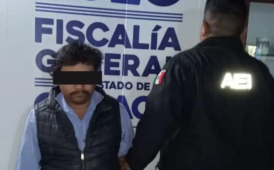 El sujeto identificado como F.J.S. es detenido por las autoridades en el centro de Tlaxiaco al tener una orden de aprehensión en su contra.