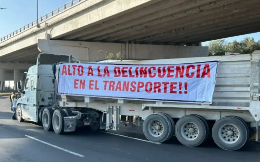 Líderes de transportistas denuncian el fracaso de la mesa de diálogo con el gobierno federal, acusando falta de disposición de las autoridades.